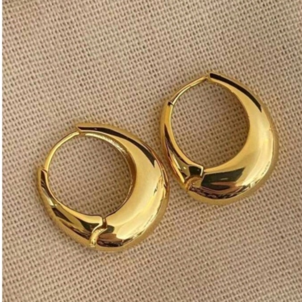 Anthropologie French Minimalist Huggie Hoop Trendy Thick Gold Earrings